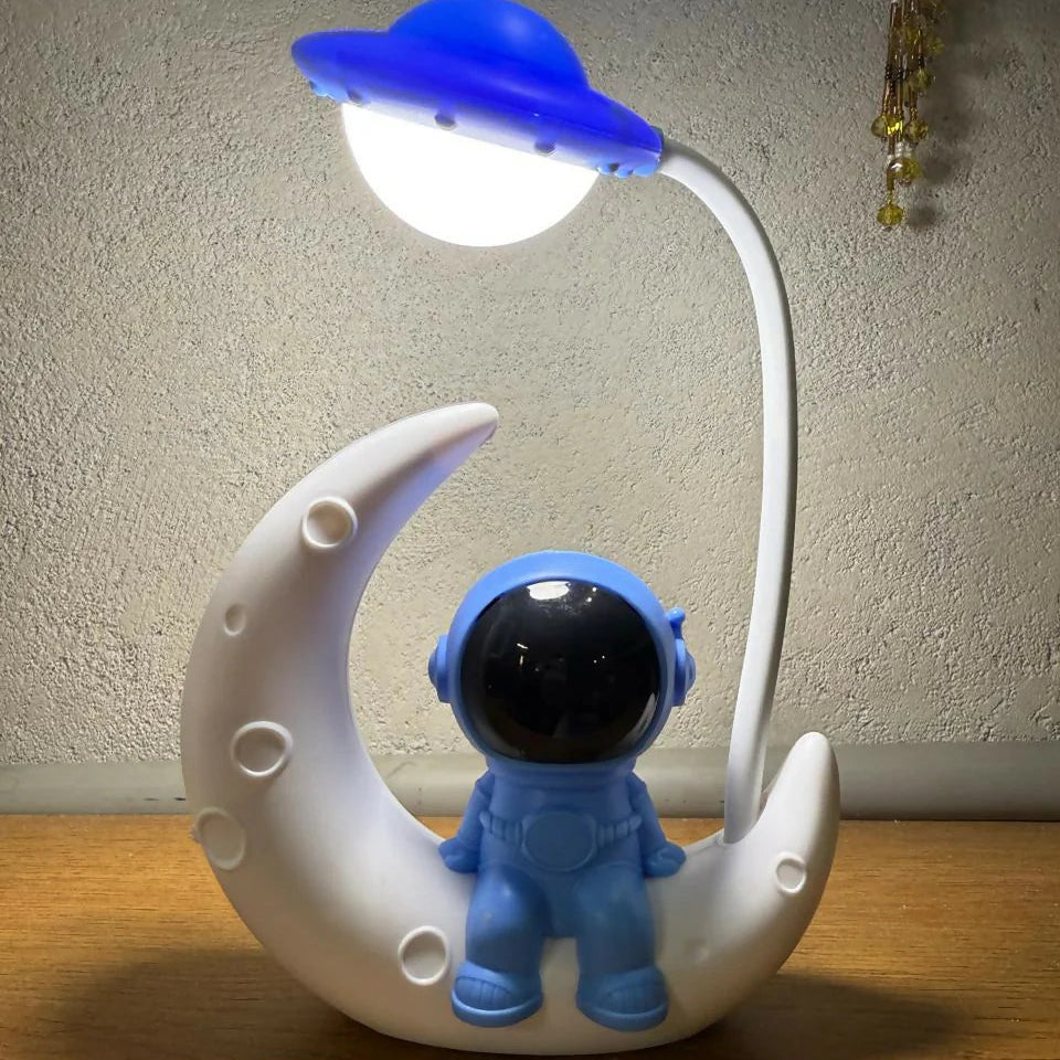 Astronaut moon LED night lamp